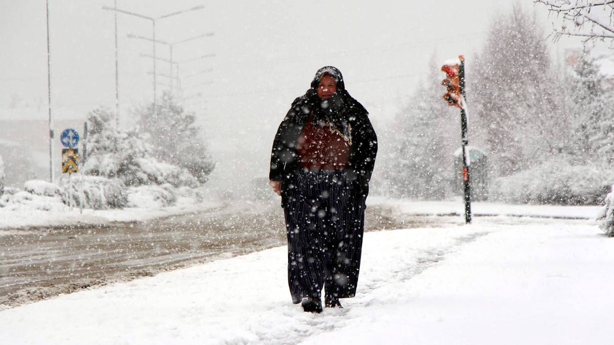 Meteoroloji'den turuncu ve sarı kodlu uyarı: 19 il için kar ve çığ bekleniyor