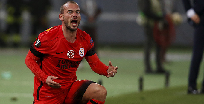 Sneijder'in menajeri Galatasaray'ı çok sert eleştirdi: Anlaşamıyoruz!