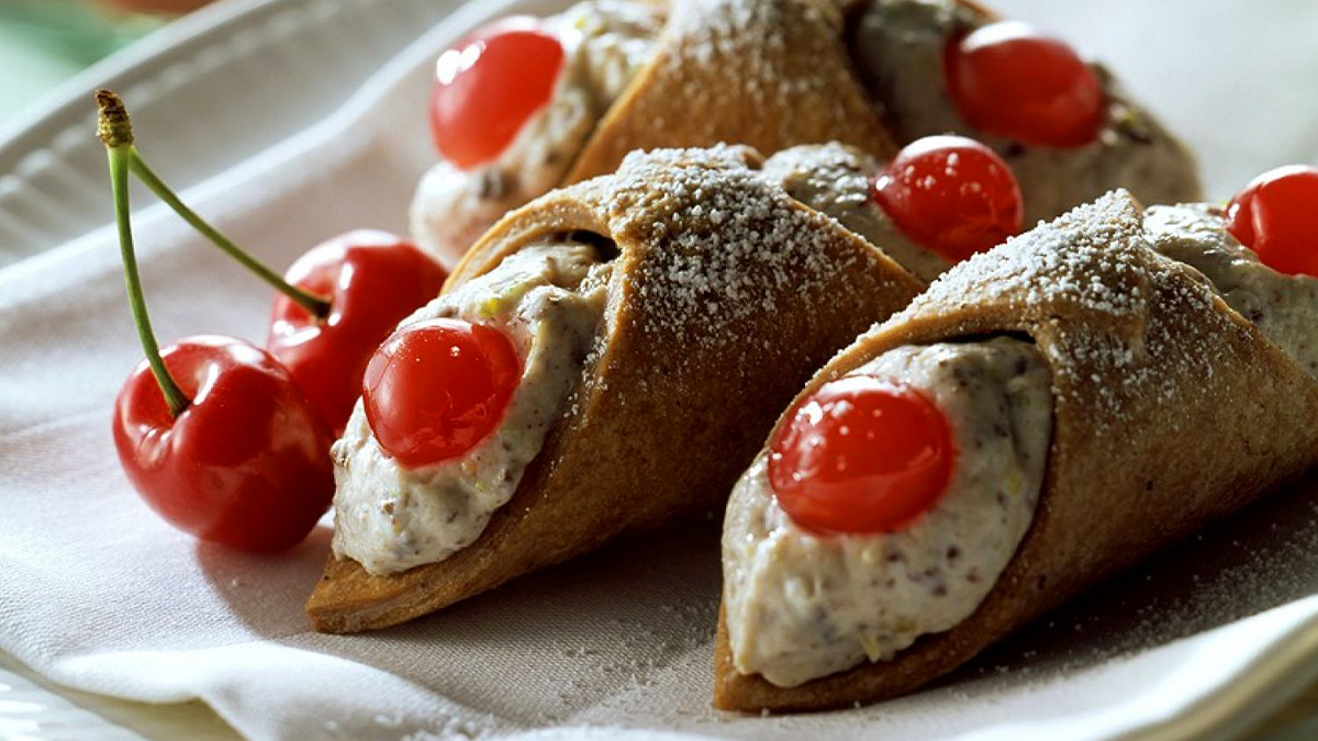 Ocağınızda yer açın! İtalyan tatlı cannoli mutfağınıza geliyor