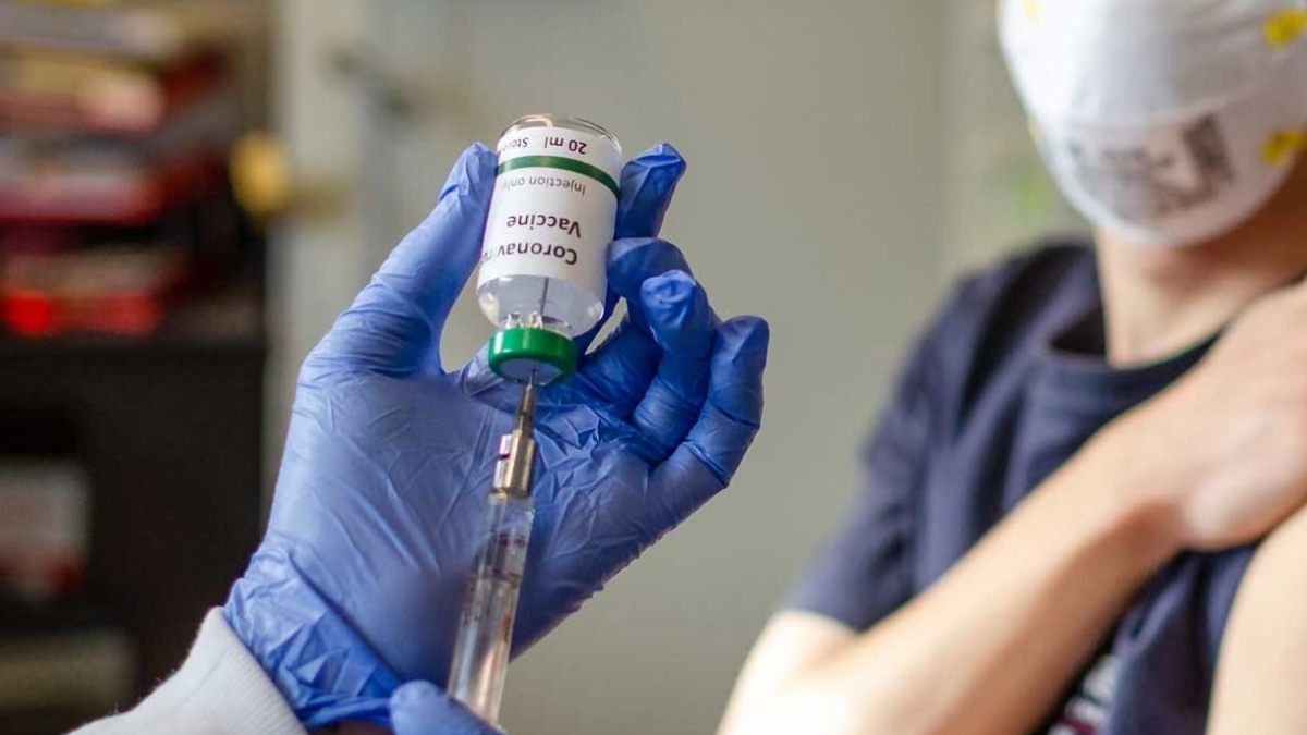 İsrail'den yeni araştırma: Dört doz aşı Omicron'a karşı beklenen etkiyi göstermedi