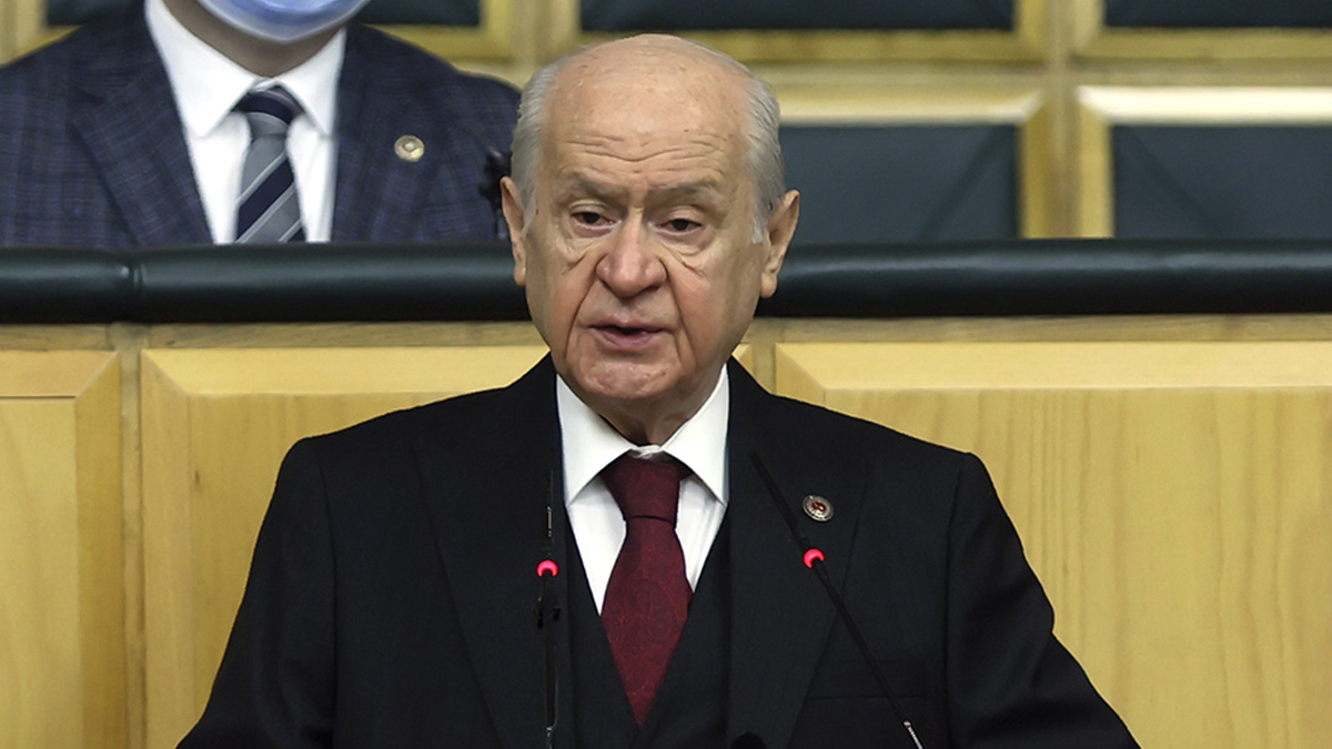 Bahçeli Sezen Aksu'yu hedef aldı: Serçeysen serçeliğini bil