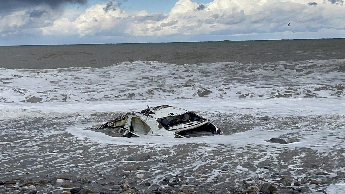 Bozkurt'taki selde kaybolan araç 5 ay sonra sahile vurdu