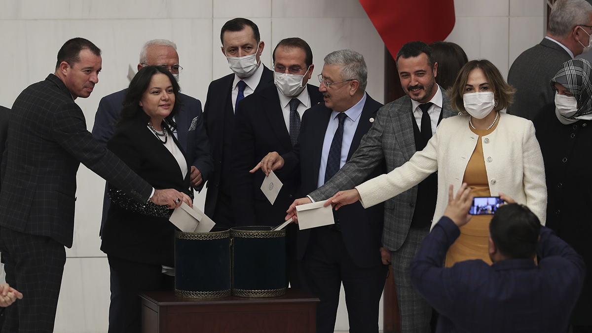 Anayasa Mahkemesi'nin yeni üyesi Kenan Yaşar oldu