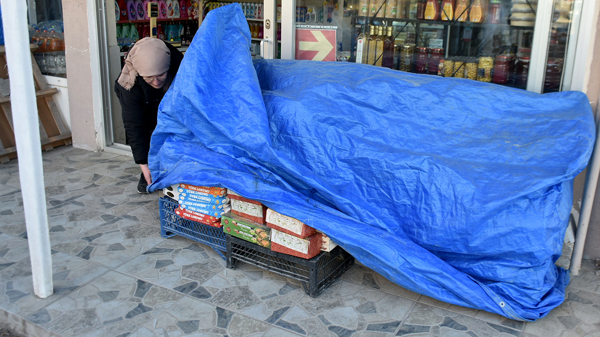 Bulgarlara PCR engeli: Edirneli esnaf kepenk indirdi