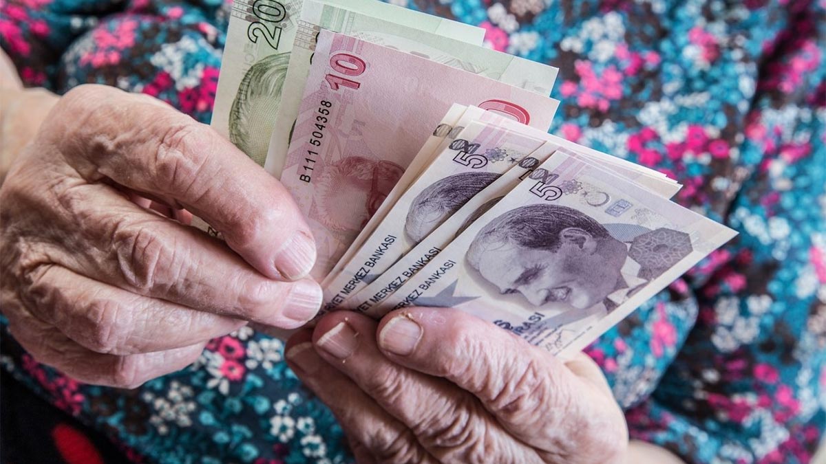 Yüzde 72 zammı yeterli bulmuyor: İktidar emeklileri kaybetti