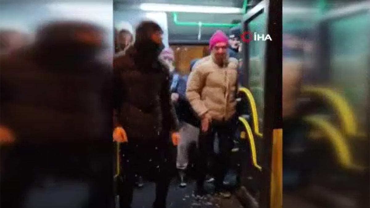 İETT otobüsü yolda kaldı: Yolcular aynı anda zıpladı