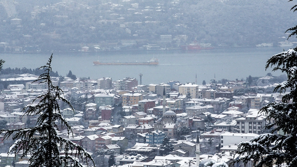 İstanbul Boğazı'nda gemi geçişleri durdu