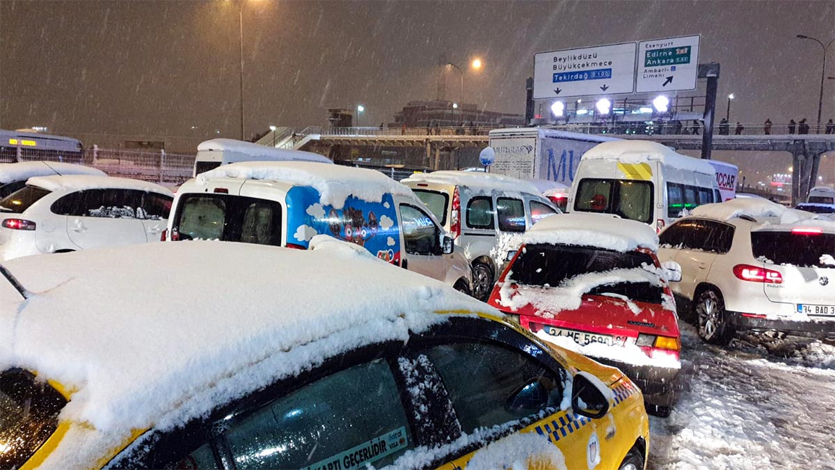 Beylikdüzü’nde hayat durma noktasına geldi