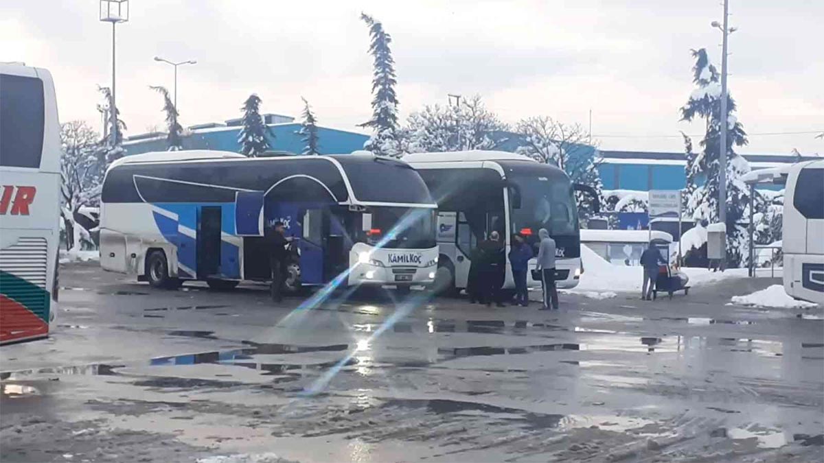 TEM Otoyolu açıldı: Otobüsler yolculuklarına devam etti