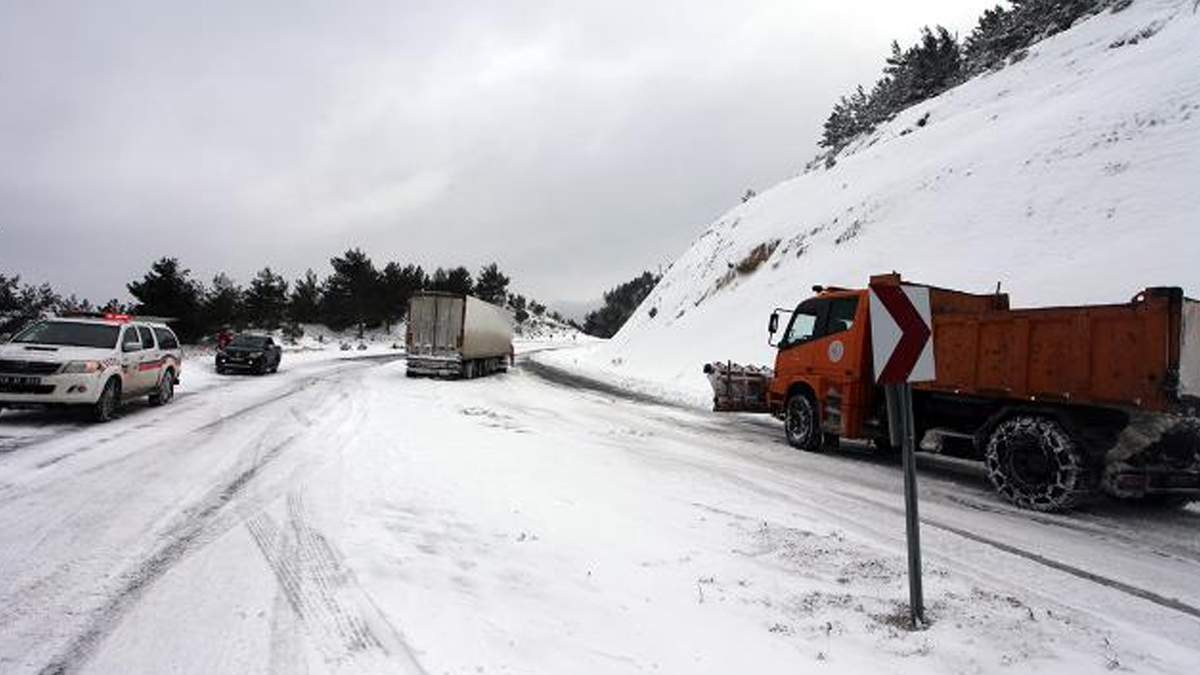Kar esareti sürüyor! Karayollarında son durum ne?