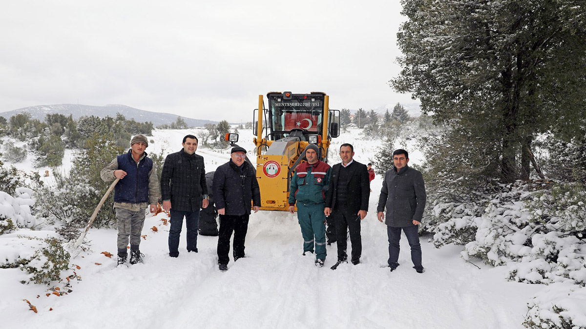 Menteşe’de 24 saat kar mesaisi