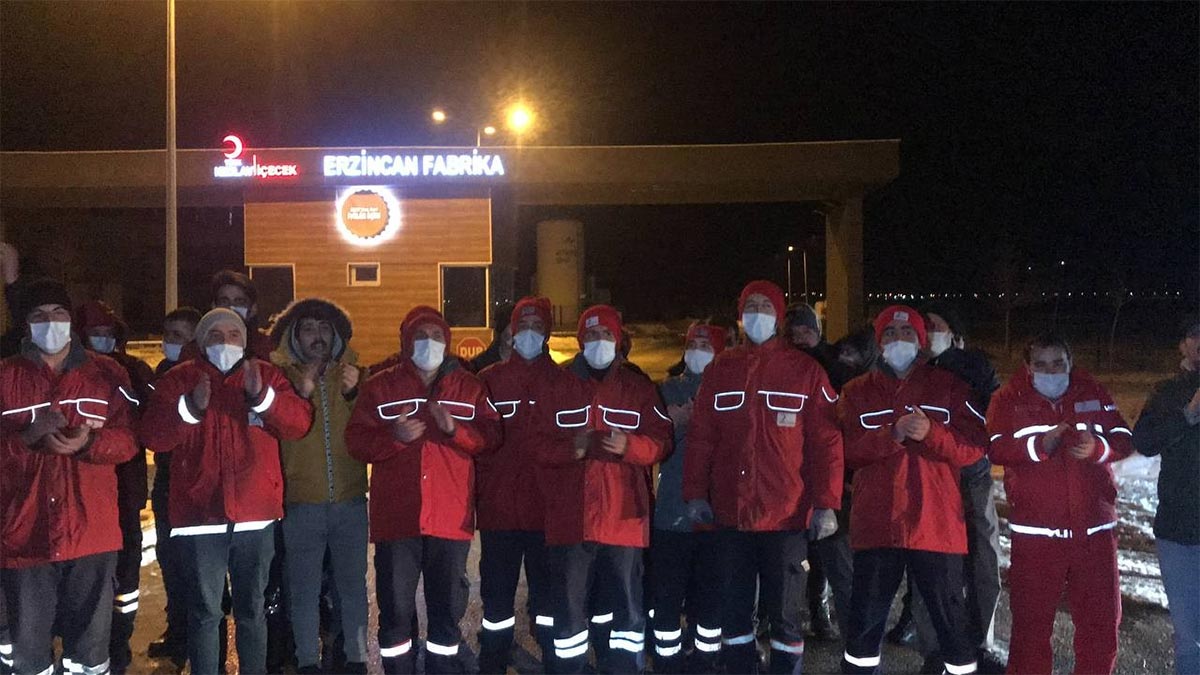 Kızılay İçecek Erzincan Fabrikası işçilerinden zam protestosu