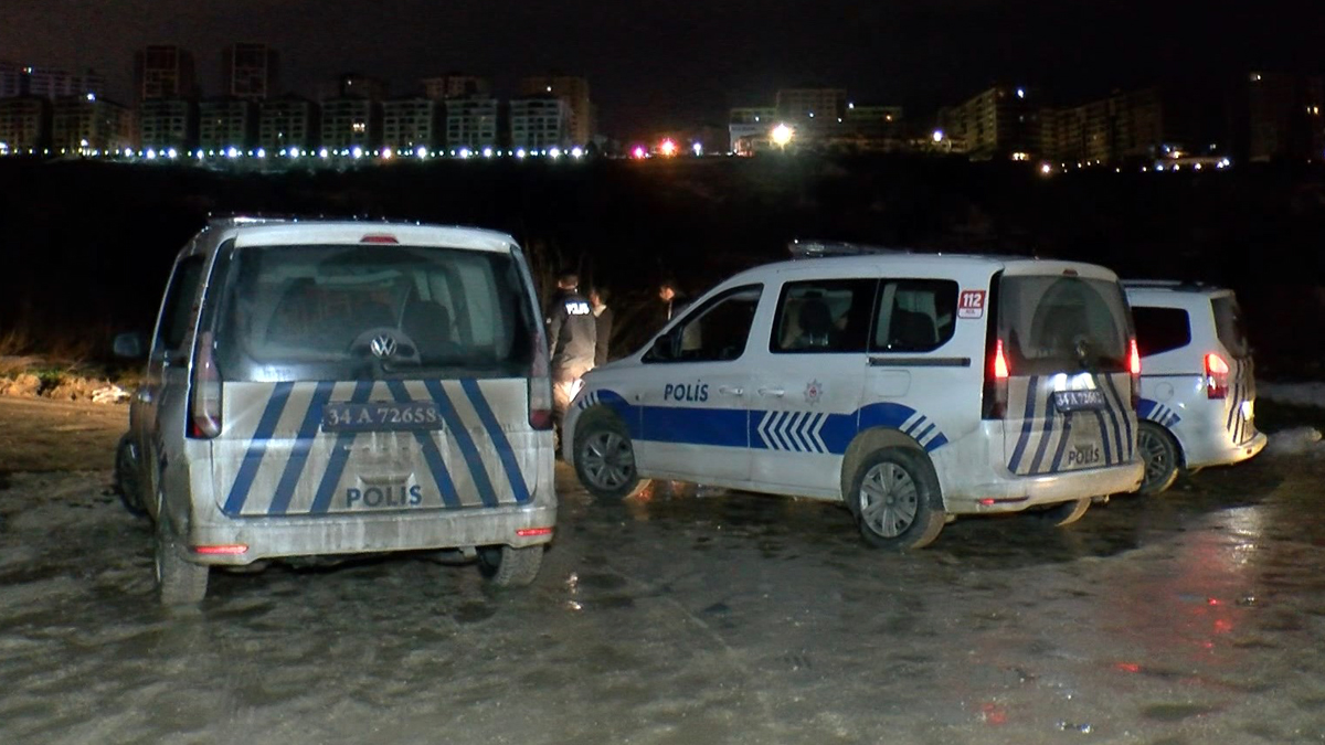 Büyükçekmece'de gizemli kazı: Gece boyunca nöbet tuttular