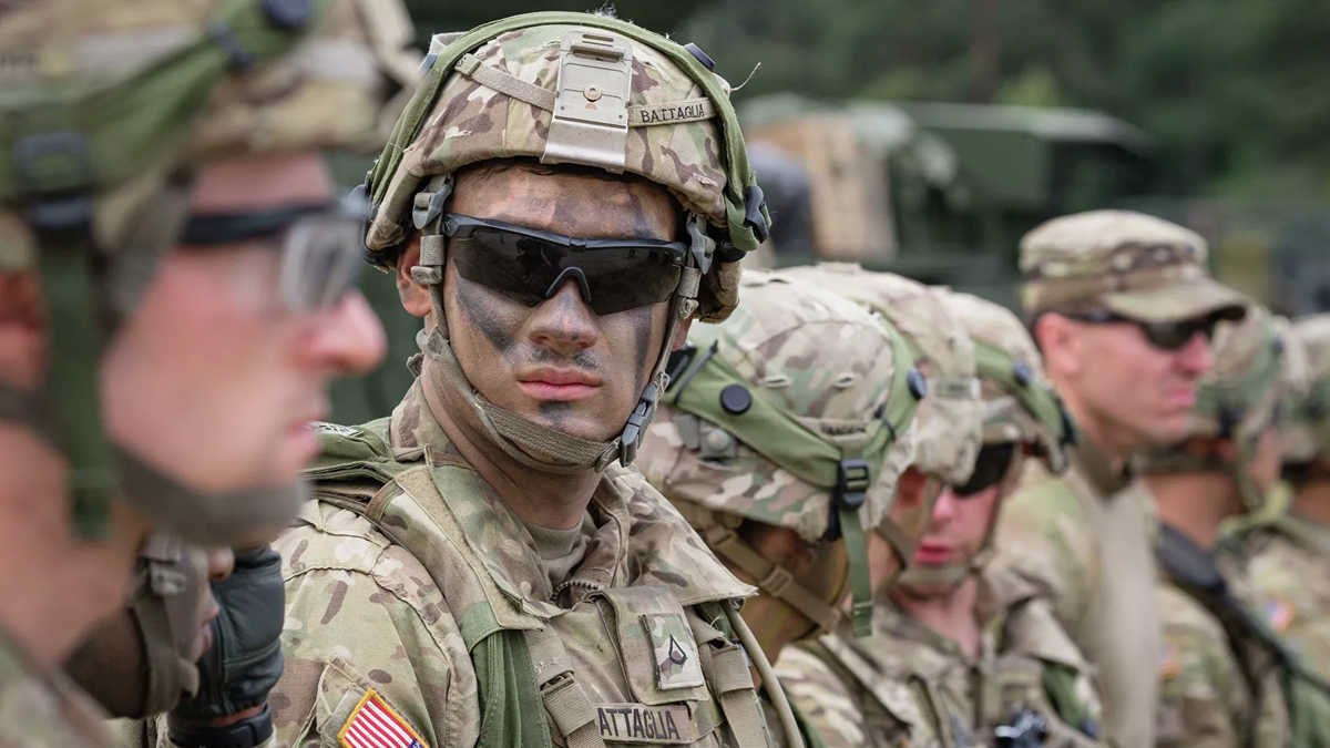 Biden'dan Doğu Avrupa'ya asker konuşlandırılmasına onay