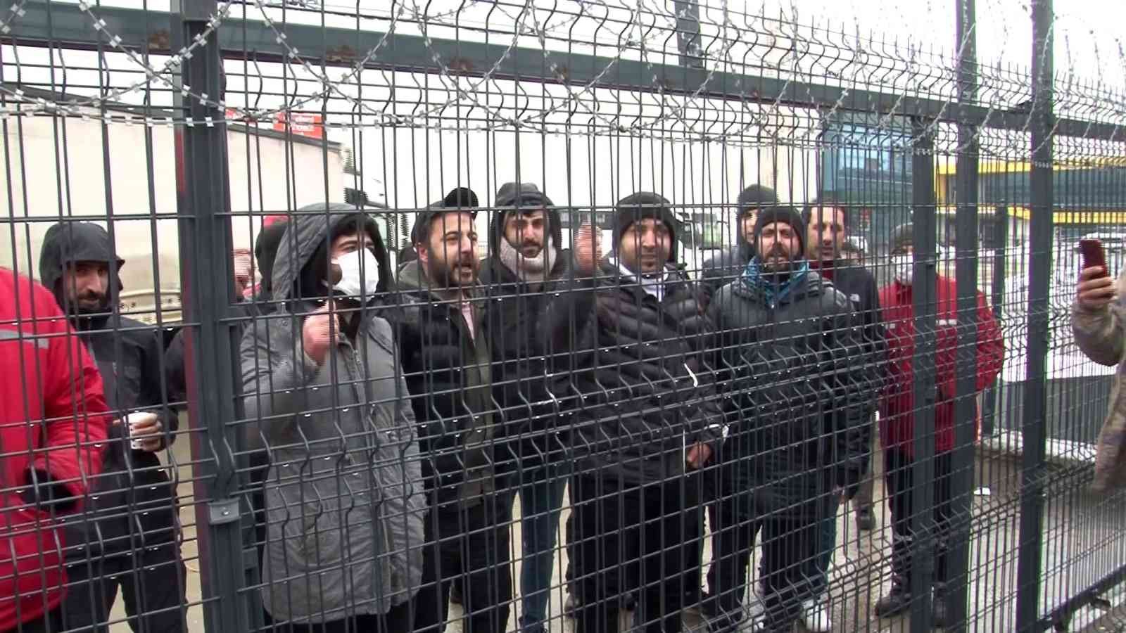 Maaş zammı protestoları çığ gibi büyüyor: Migros işçileri iş bırakma eylemi yaptı