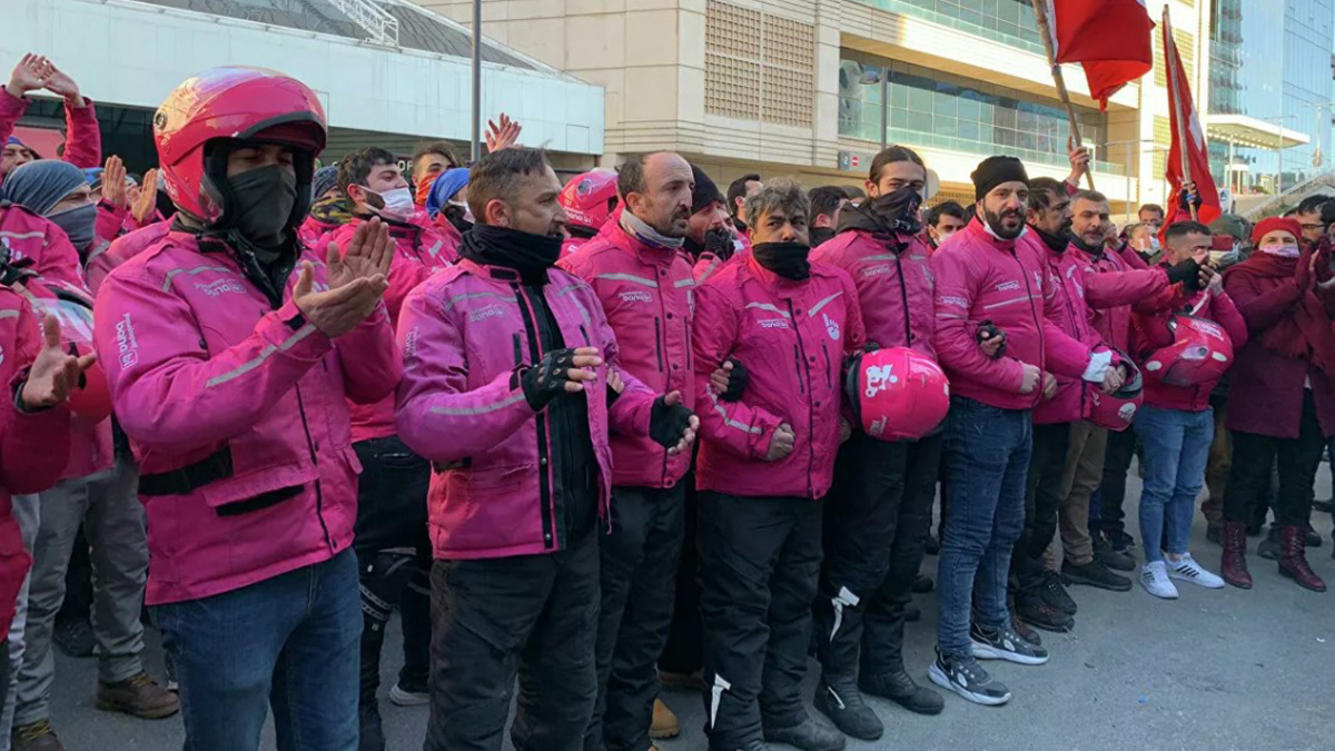 Yemeksepeti önündeki protesto devam ediyor: Belediyeden işçilere destek