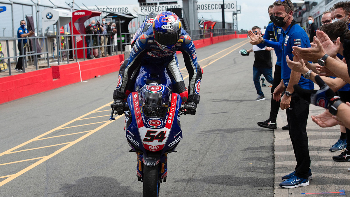 Toprak Razgatlıoğlu Dünya Superbike Şampiyonası'nda şampiyon oldu