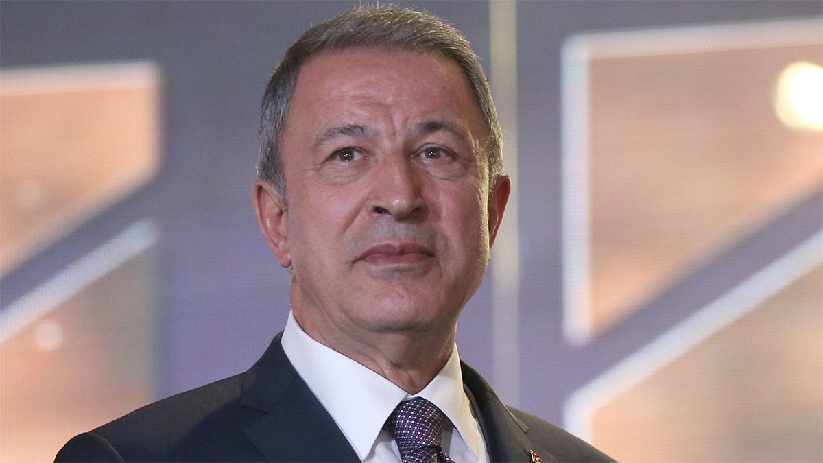 Milli Savunma Bakanı Hulusi Akar koronavirüse yakalandı