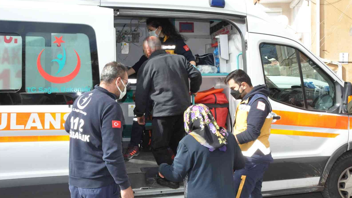 Sokakta karşılaştığı eski damadı tarafından bıçaklandı