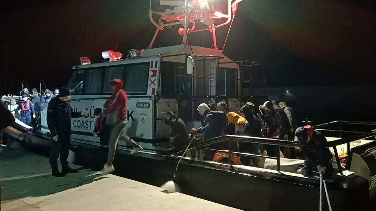 Yunanistan'ın ölüme ittiği 42 göçmen kurtarıldı