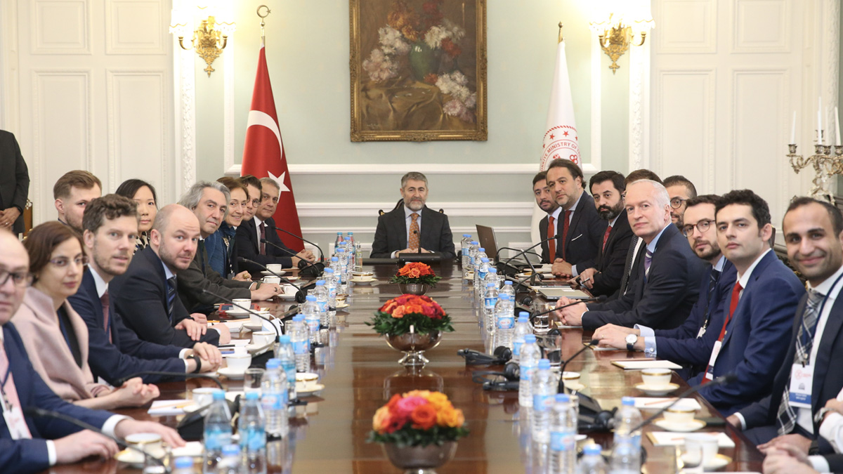 Nebati'den yabancı yatırımcılara: Enflasyonun neden yükseldiğini kültürel olarak anlamazsınız