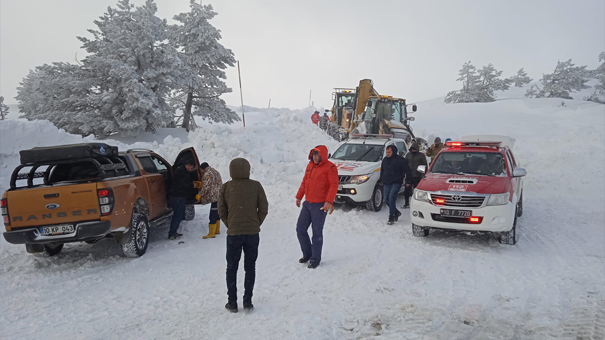 Kazdağları'nda mahsur kalan 17 askeri personel ve 4 belediye işçisine ulaşıldı