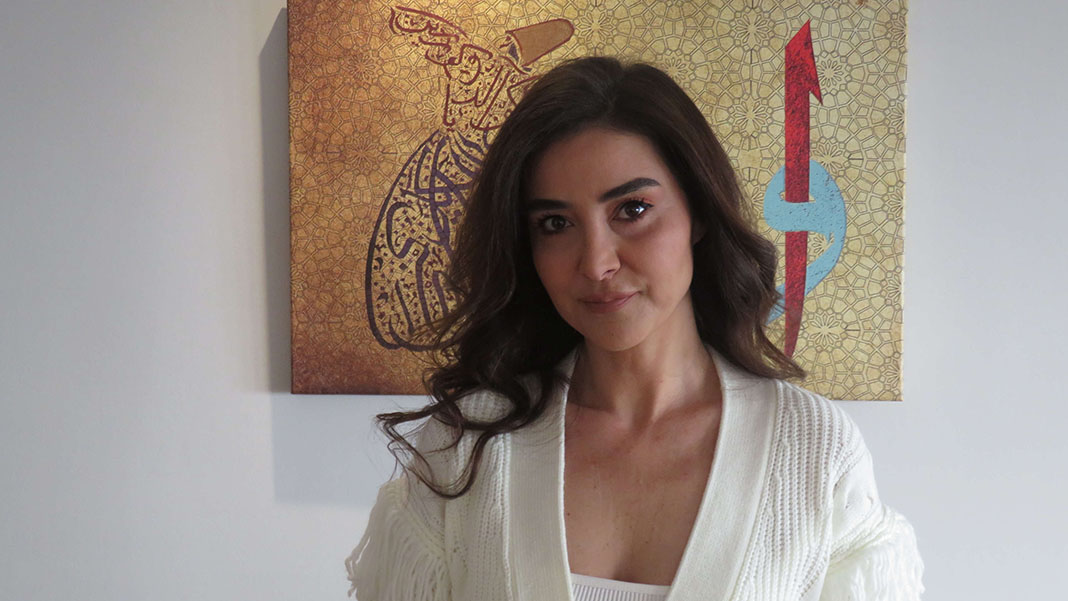 Şarkıcı Ebru Elver'e dolandırıcılık şoku: Eve girince gerçeği öğrendi