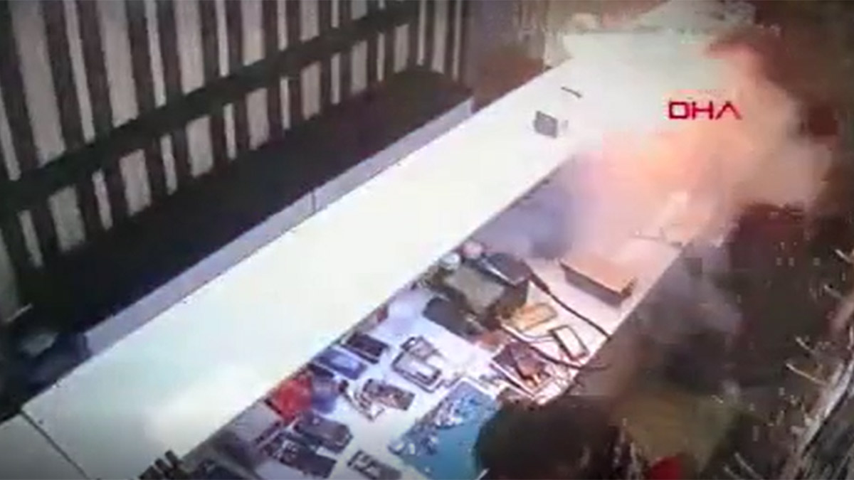 Gaziantep'te cep telefonu bataryasının patlama anı güvenlik kamerasında