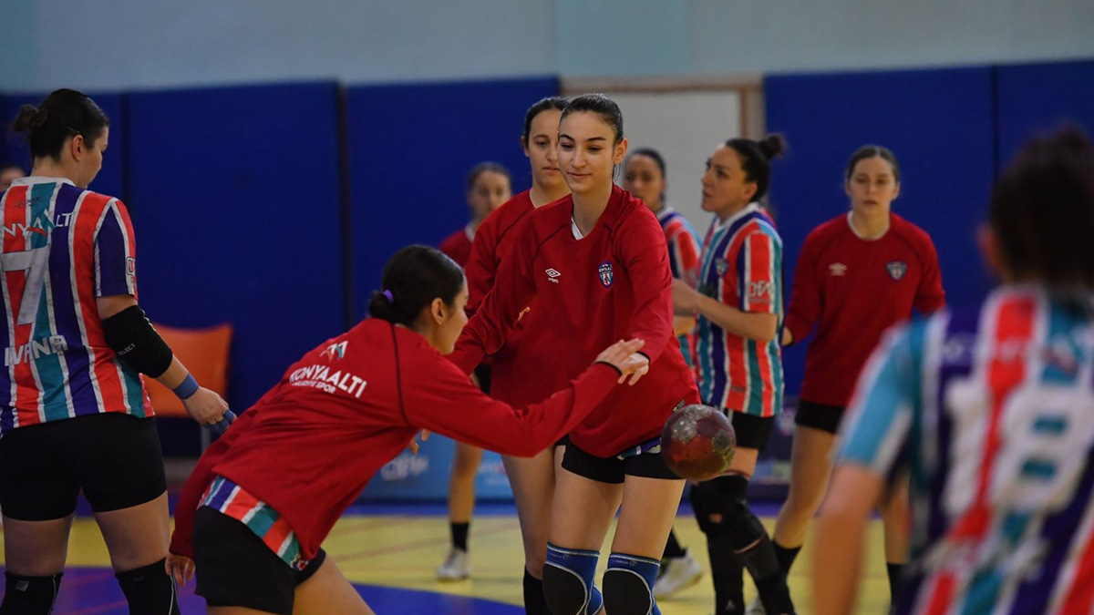 Konyaaltı Belediyespor Kadın Hentbol Takımı galibiyet serisi peşinde