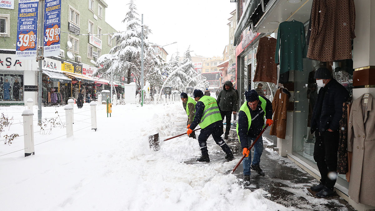 Isparta'dan sonra şimdi de Niğde'de elektrik sıkıntısı ortaya çıktı