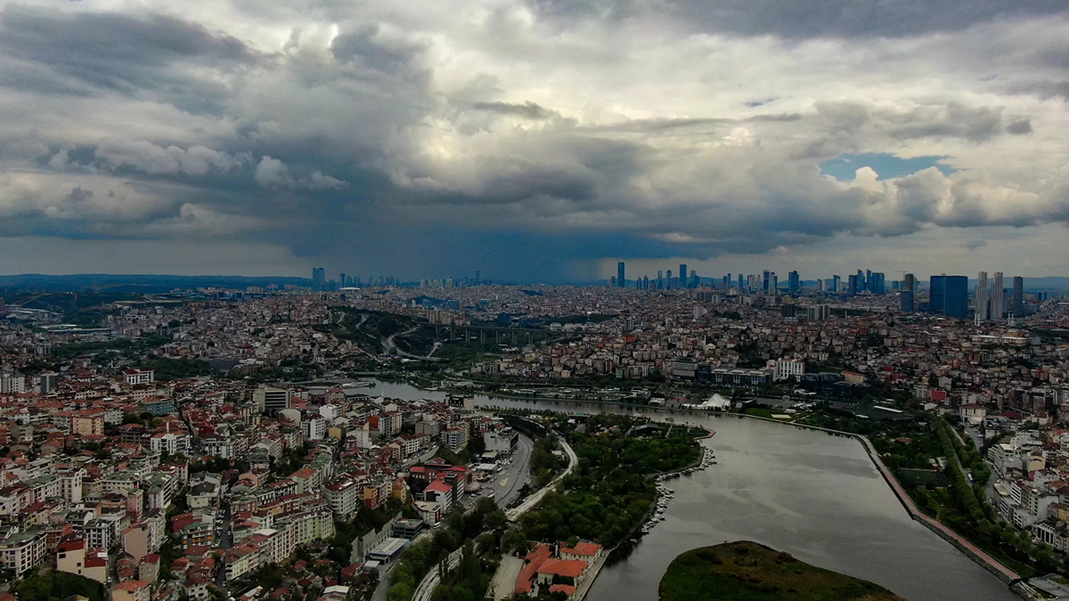 İBB, Haliç'teki renk değişiminin nedenini açıkladı