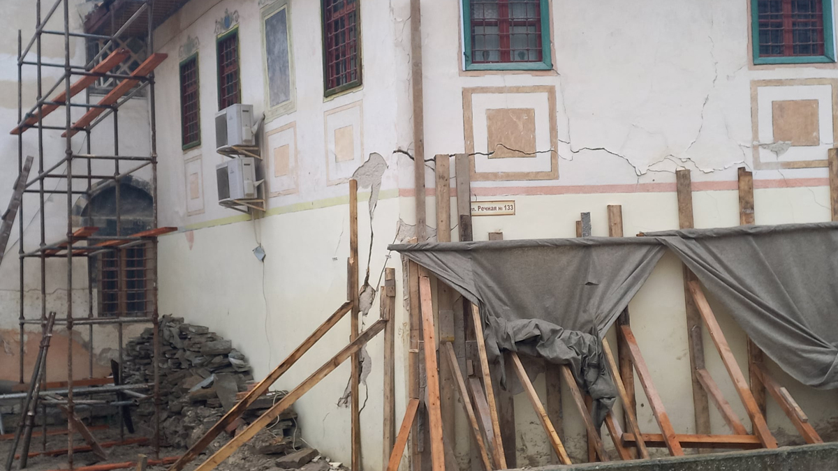 Hansaray'ın duvarları çatladı! Rusya'nın restorasyonu zarar veriyor