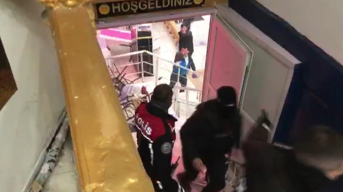 Düğün salonunda arbede: 5 polis ve bir bekçi yaralandı, 26 gözaltı