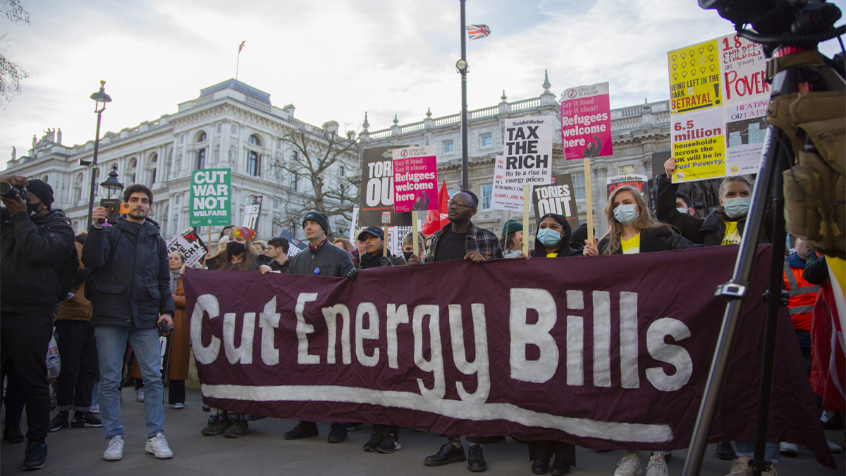 Enerji ve gıda fahiş zamlandı, İngiltere sokağa döküldü