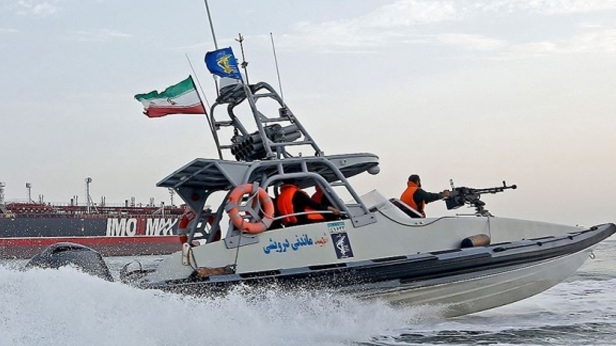 İran, Basra Körfezi'nde 2 tekneye el koydu