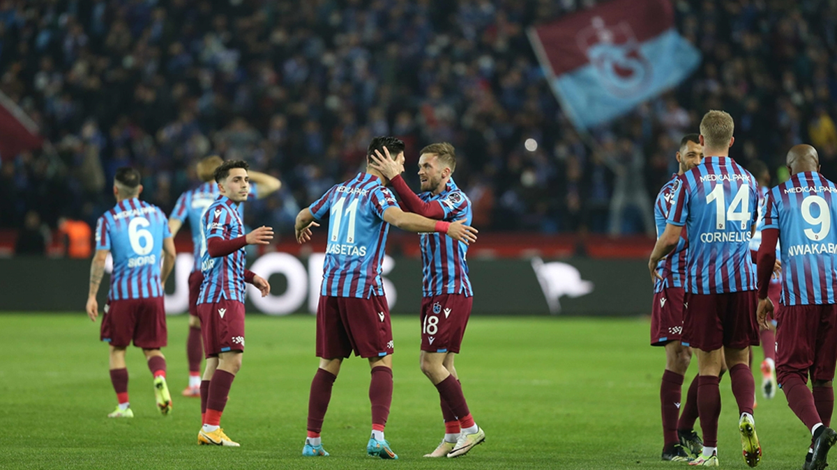 Trabzonspor rekor puanla şampiyonluğa koşuyor