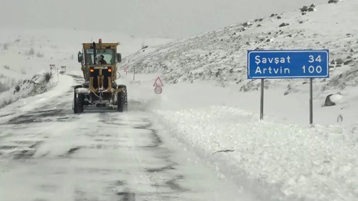 Ardahan-Şavşat kara yolunda bir çığ daha