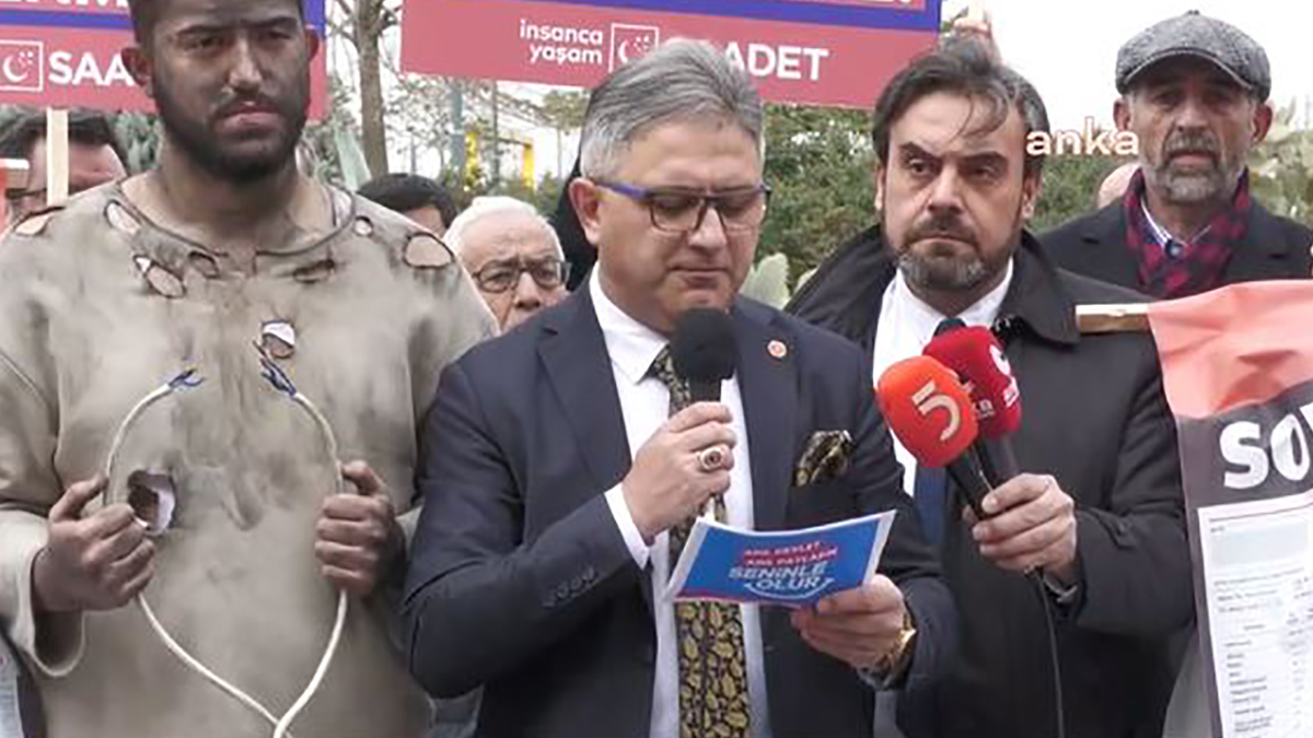 Saadet Partisi'nden 'elektrik çarpmış vatandaş' mizansenli zam protestosu