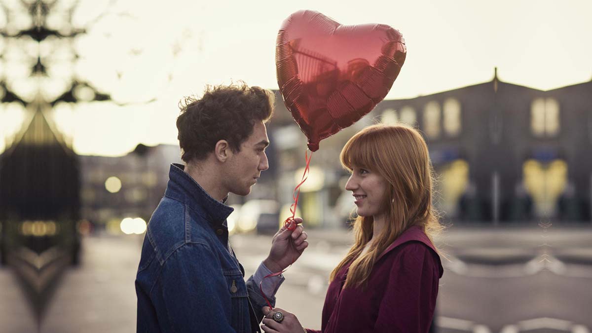 En çok paylaşılan Sevgililer Günü şiirleri ile sevdiceğinize romantik anlar  yaşatın