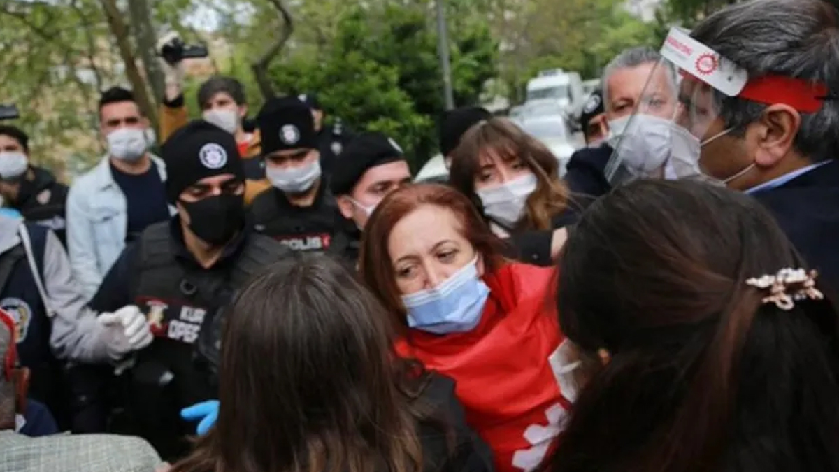 DİSK yöneticileri yargılanıyordu...1 Mayıs davası ertelendi