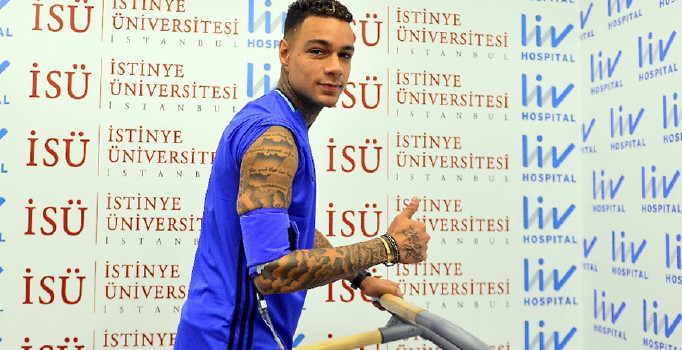 Fenerbahçe'de Van der Wiel sağlık kontrolünden geçti