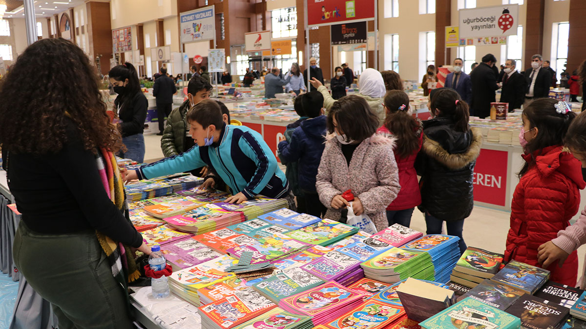 Pandemi duvarı kalktı kitap yağmuru başladı