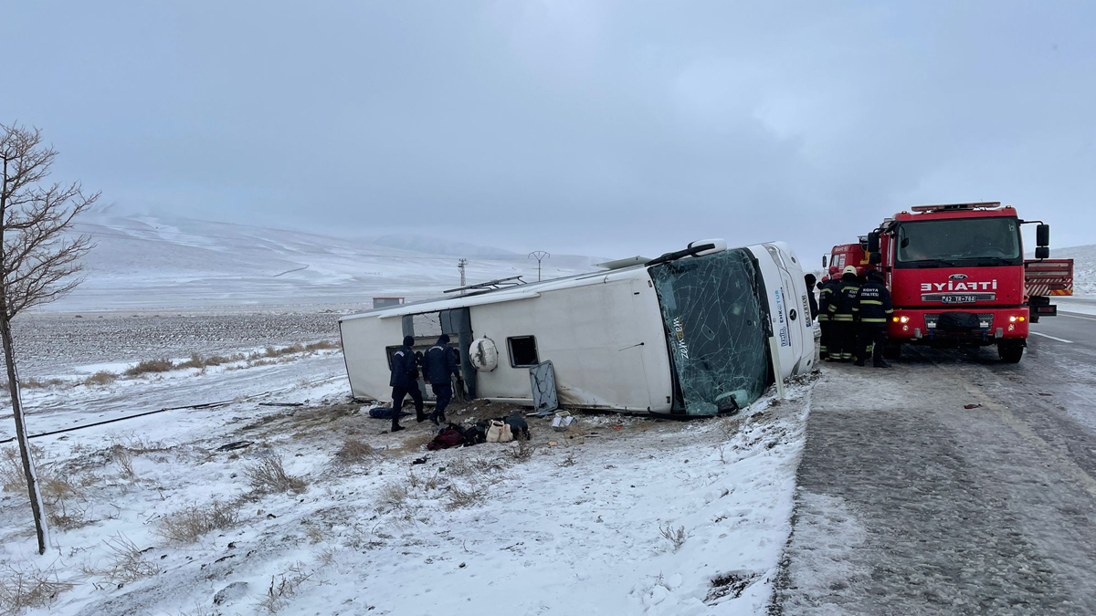 Konya'da tur otobüsü devrildi! Ölü ve yaralılar var