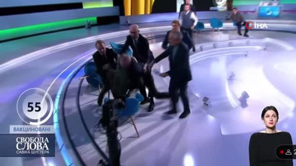 Ukraynalı milletvekili ile gazeteci birbirine girdi: Canlı yayında tekme tokat kavga