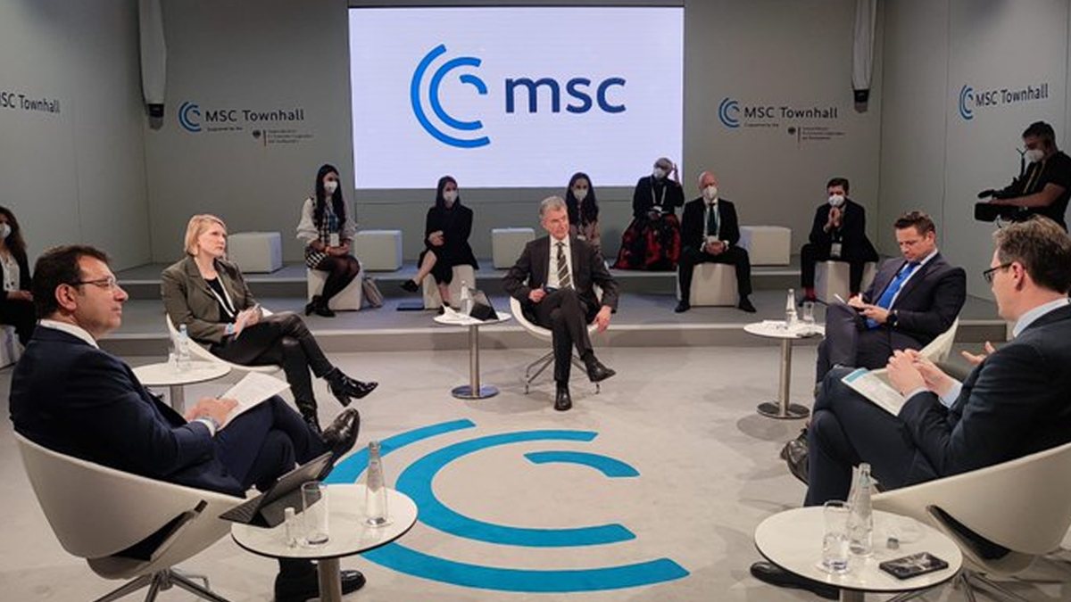 İmamoğlu: Türkiye'de demokrasi sakat görülebilir ancak ölmemiştir