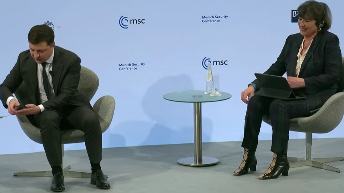 Zelenski'den "siber saldırı" şakası: Görüyorsunuz, Rusya burada