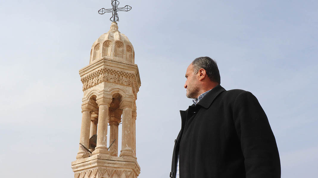 Tarihi çanı çalmak isteyen şüpheliler, çandan ses çıkınca kaçtı