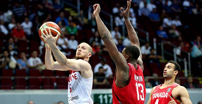 12 Dev Adam Kanada'ya 69-77 yenildi