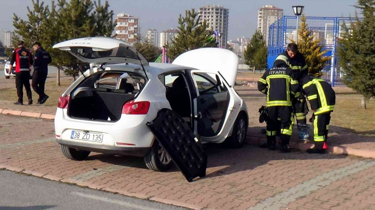 Otomobildeki piknik tüpünden sızan gaz patladı: 1 yaralı