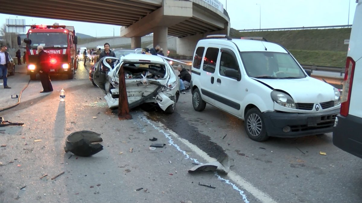Çekmeköy'de zincirleme kaza: 7 araç birbirine girdi